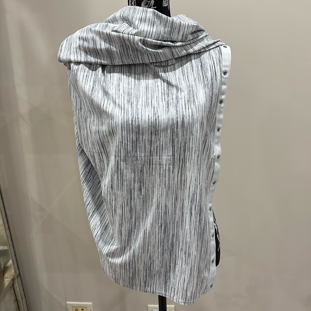EUC Lululemon Vinyasa Scarf Black/White
